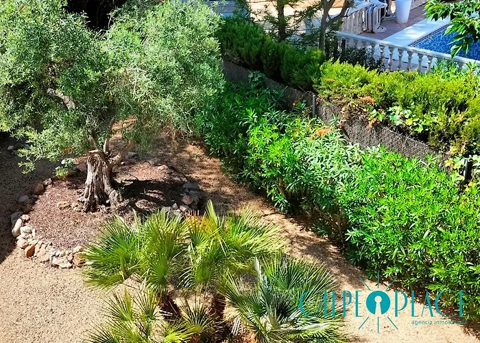 Shangrilla Con Piscina Comunitaria Feriehus *